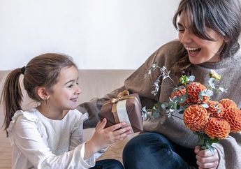 3 Ide Hadiah yang Cocok untuk Diberikan pada Ibu di Hari Ibu