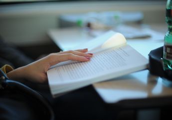10 Contoh Kalimat Bahasa Inggris Menggunakan Conjunctive Adverb
