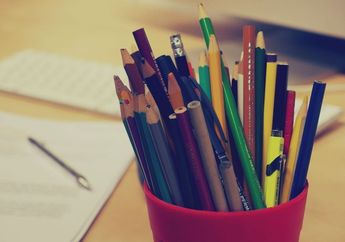 Jawab Soal Bahasa Inggris Count the Objects 'Stationary', Buku Bahasa Inggris Kelas 2