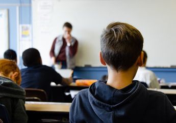Jawab Soal Bahasa Inggris Buku Kurikulum Merdeka Kelas VII Chapter 1, Galang from Kalimantan