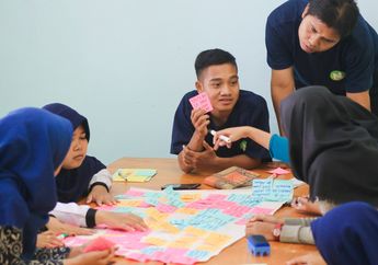 Jawab Soal Bahasa Inggris Kelas XII Chapter 1, Offering Help or Services No. 6-10