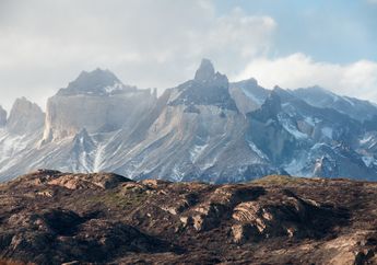 Fenomena Alam Unik, Mengapa Ada Salju Abadi di Puncak Jaya Papua?
