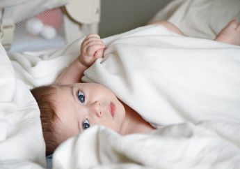 Jawab Soal Bahasa Inggris Kelas VIII Chapter 10, Dayu When She was a Baby