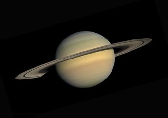 Apa Nama Satelit Alami Terbesar yang Mengelilingi Planet Saturnus?