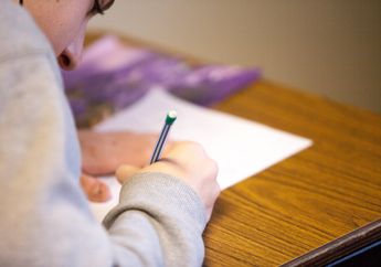 Jawab Soal Bahasa Indonesia Kelas X Bab VI, Mosi Menyontek saat Ujian Nasional