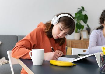 Jawab Soal Bahasa Inggris Kurikulum Merdeka Kelas X Chapter I, Listening Task 2 Part B