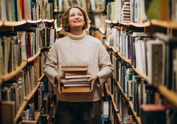 Jawab Soal Bahasa Inggris Kelas XII Chapter 4, a Librarian
