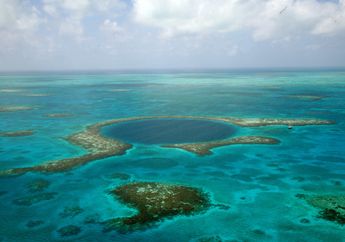 Mengenal Fenomena Alam 'The Great Blue Hole' yang Misterius dan Indah