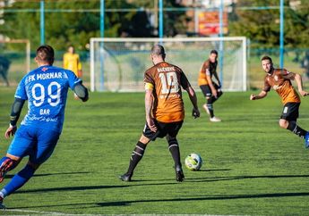 2 Variasi Menghentikan Bola dalam Sepak Bola