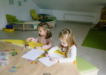 Alat dan Bahan dalam Membuat Karya Seni Rupa Dua Dimensi