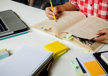 Past Simple Verbs, Materi Bahasa Inggris Kelas VIII Kurikulum Merdeka