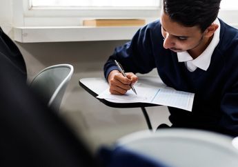Jawab Soal Worksheet 2.7, Buku Bahasa Inggris Kurikulum Merdeka English for Nusantara Kelas VII, Section 4, Part C