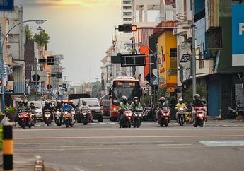 Mengapa Ada Mobil yang Berpelat Merah?