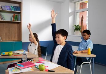 Cara Bertanya kepada Guru tentang Pelajaran di Kelas dalam Bahasa Inggris