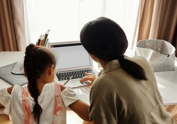 Pengertian dan Contoh Kalimat Konjungsi Intrakalimat, Materi Bahasa Indonesia Kelas XII Kurikulum Merdeka