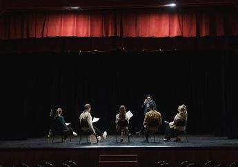 Manfaat Seni Teater secara Sosial dan Ekonomi