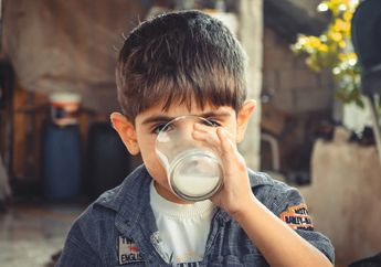 7 Manfaat Minum Susu bagi Anak