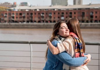 10 Contoh Kalimat Menghibur Teman yang Sedih dalam Bahasa Inggris
