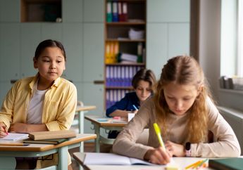 Contoh Perilaku Bertentangan Hukum di Lingkungan Keluarga dan Sekolah