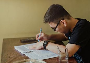 Jawab Soal Teks '7 Kementerian/Lembaga Ini Dapat Rapor Merah' PPKn Kelas X
