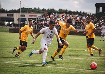 4 Variasi Keterampilan Gerak dalam Permainan Sepak Bola, Materi PJOK Kelas X