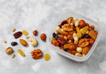 Benarkah Makanan yang Jatuh ke Lantai Langsung Terkena Bakteri?