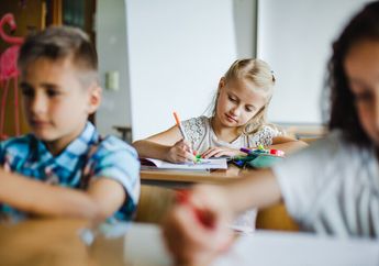 Jawab Soal Bahasa Inggris Teks 'Let's Clean Up!', Kelas VII Kurikulum Merdeka