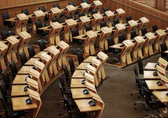 Apa Perbedaan Sistem Pemerintahan Presidensial dan Parlementer? Materi PPKn Kelas VIII Kurikulum Merdeka