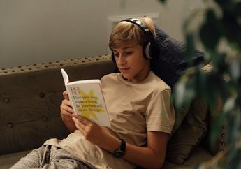 Jawab Soal 'Task 2 B. Listen and Discuss' pada 'Chapter 1: Great Athletes', Bahasa Inggris Kelas X