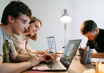Jawab Soal Uji Kompetensi pada Bab 6: 'Analisis Data', Informatik Kelas X Kurikulum Merdeka
