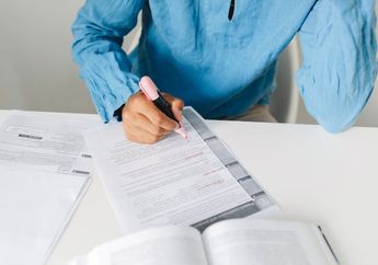 Mengenal Apa Itu Teks Ulasan serta Struktur dan Kaidah Kebahasaannya
