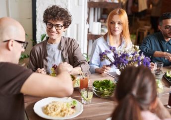 30 Sebutan Makan dalam Bahasa Sunda serta Artinya