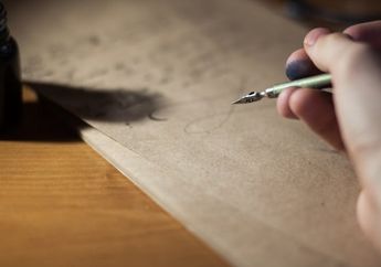 4 Jenis Partikel yang Ditulis dengan Huruf Kecil dalam Penulisan Judul