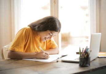 30 Kata Serapan dalam Bahasa Indonesia yang Berasal dari Bahasa Jawa serta Artinya