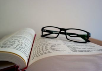 Mengenal Pengertian Kata Kerja Mental serta Ciri-Ciri dan Contohnya