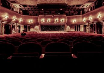 Ciri-Ciri Seni Peran Teater Rakyat dan Teater Istana, Materi Seni Budaya Kelas X Kurikulum Merdeka