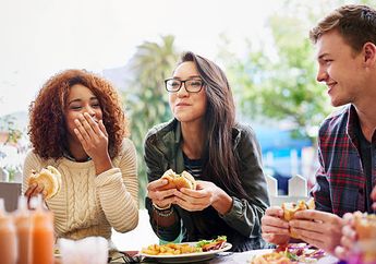 Ucapan Selamat Makan dalam Bahasa Inggris yang Tepat Selain "Happy Eating" 