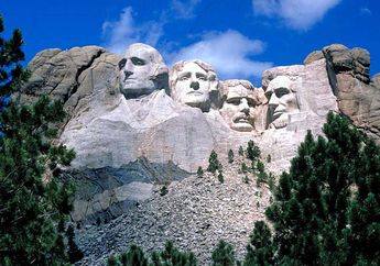 Kenapa 4 Wajah Presiden Amerika Diabadikan di Gunung Rushmore?