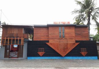 Tren Wisata Ke Rumah Terbalik Kini Ada di Lombok!