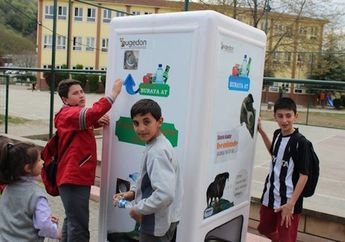 Mesin Daur Ulang Pintar yang Bisa Memberi Makan Hewan