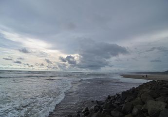 Menikmati Keindahan Pantai Cipatujah