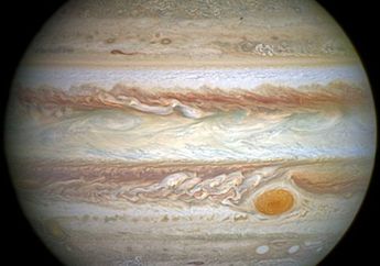 Noda Merah Besar di Planet Jupiter