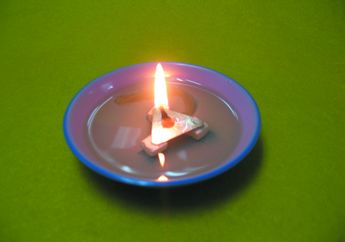 Yuk, Buat Lampu Minyak Pengganti Lilin!
