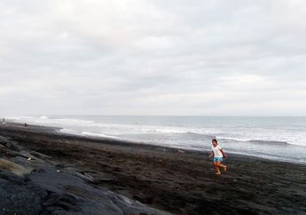 Pantai Purnama, Pantai Pasir Hitam yang Indah