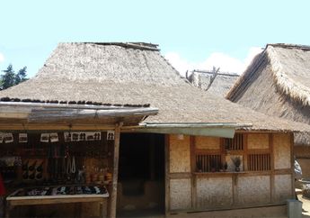 Melihat Bale Tani Tertua di Dusun Sasak Sade