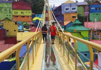Jembatan Kaca Pertama di Indonesia