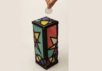 Celengkan dari Kotak Karton dengan Hiasan Mozaik Kertas Minyak