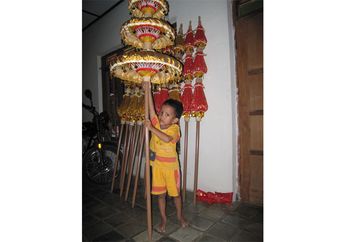 Payung Juwiring, Mirip Payung Geulis