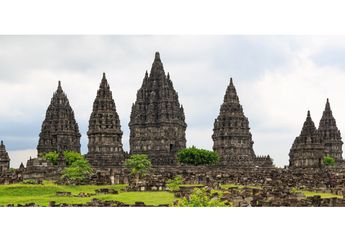 Candi Prambanan, Tempat Wisata Berlegenda