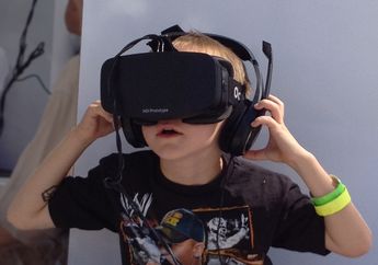Sering Pakai Gadget VR? Inilah Efek Buruknya Bagi Kesehatan